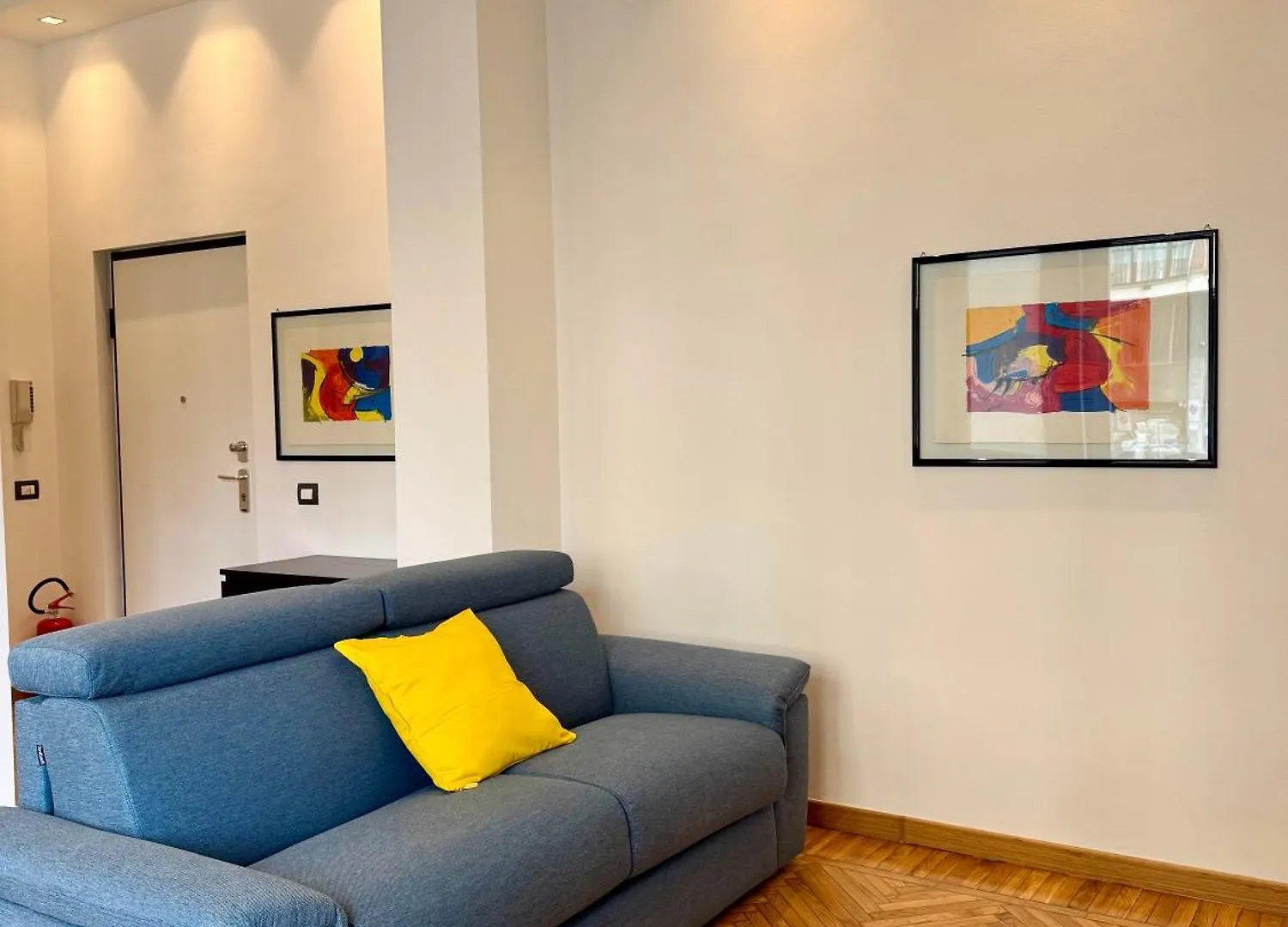 Lr Deluxe Apartments - Savoia 3 - Repubblica Milan 0*,  Italy